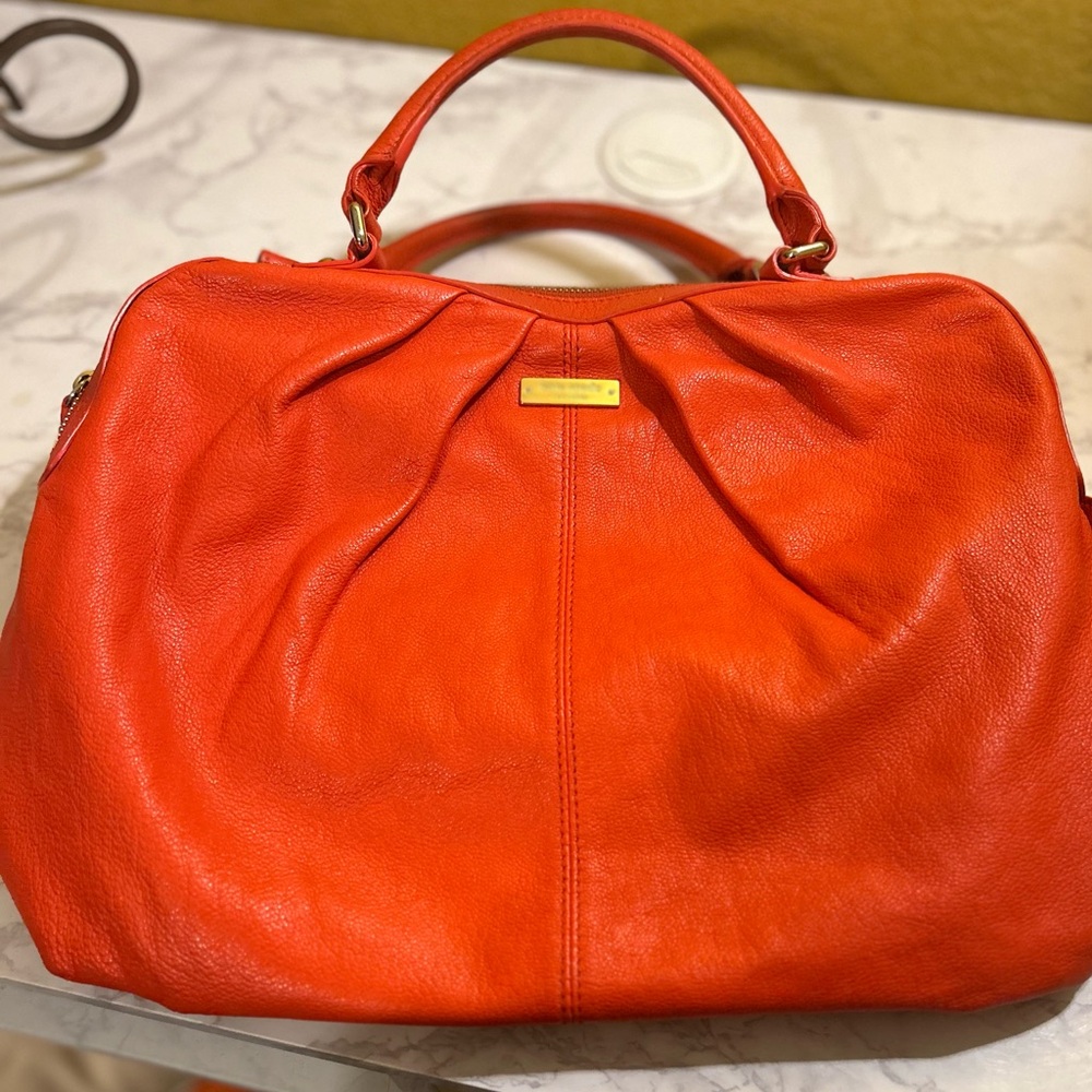 Kate Spade purse, used great condition no rips or tears or faded color size